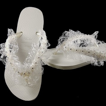 נעלי אצבע אויאנס משובצות באבני סברובסקי
