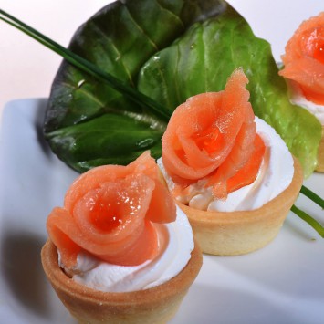 טארלט במילוי  עצמי עם קרם גבינה וסלמון