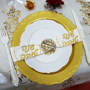 חבק מפית בצבע זהב (שאר המוצרים המוצגים בתמונה הם כדוגמת הגשה בלבד)